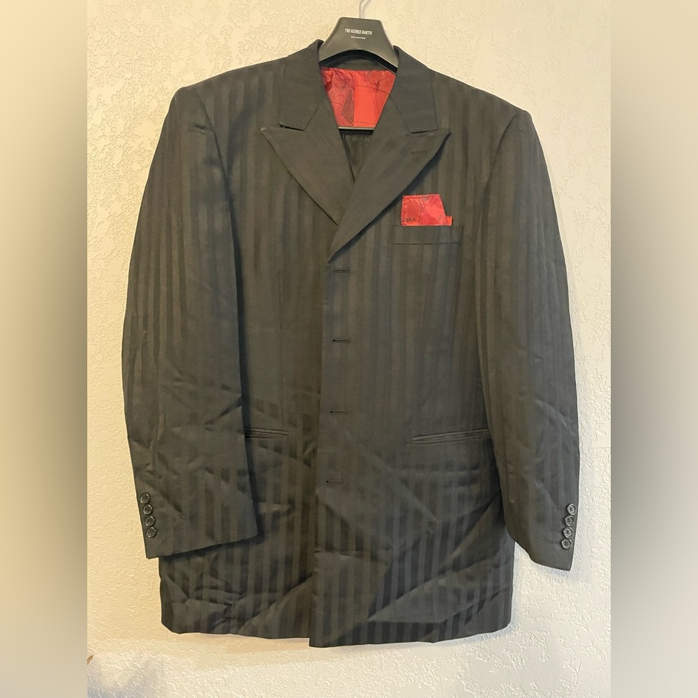 Men’s 2 piece suit. 44s. The George Martin collection